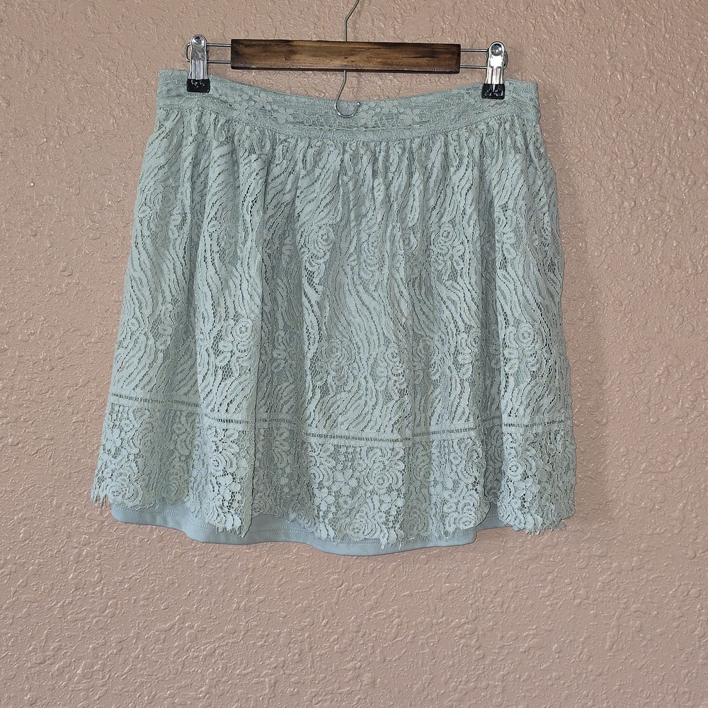 NEVER WORN LACE SKIRT